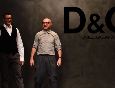 Stefano Gabbana, a la izquierda, acompañado de Domenico Dolce para un evento de la marca de moda. AFP / ARCHIVO