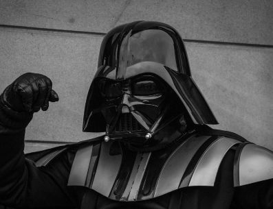 La proyección de Star Wars con orquesta será una actividad que celebra la fuerza narrativa del cine y la capacidad de la música para transformar la experiencia de la pantalla en un acontecimiento escénico compartido. UNSPLASH