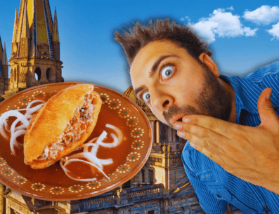 Si el pan se aguada o se rompe en los primeros cinco minutos, lamentablemente te informamos que no estás comiendo una auténtica torta ahogada digna de Jalisco. ESPECIAL / CANVA