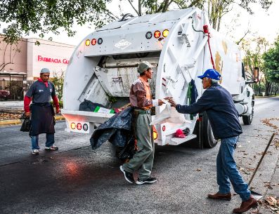 Recuerda que ese día no debes dejar bolsas de basura en la vía pública. EL INFORMADOR/ A. Navarro