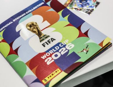 La FIFA firmó un acuerdo de licencia exclusivo a largo plazo con Fanatics, el cual permitirá a Topps producir calcomanías, estampas y juegos coleccionables para la máxima justa de futbol y otros eventos. AFP / B. Fahy