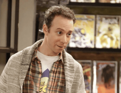 Stuart no logra salvar el universo: el spin-off de "The Big Bang Theory" ya tiene fecha