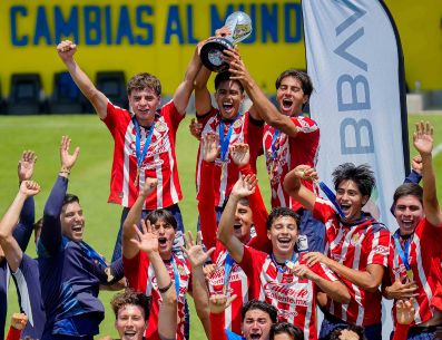 Jugadores de Chivas Sub-21 celebran el título del Clausura 2026 tras imponerse al América en la final. IMAGO7