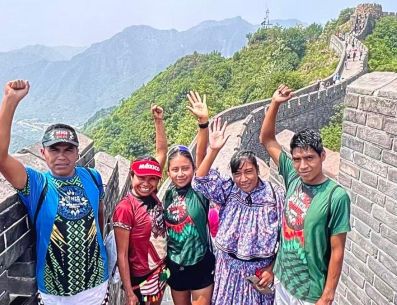 En sus redes sociales, la Embajada de China en México felicitó a los cinco atletas mexicanos que consiguieron medallas en el Maratón de la Gran Muralla China. X / @EmbChinaMex