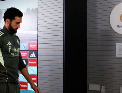 El entrenador del Real Madrid, Álvaro Arbeloa, durante la rueda de prensa ofrecida previa al partido de la última jornada de Laliga que disputan ante el Athletic Club. EFE / Javier Lizón