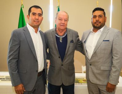 De izquierda a derecha: Francisco Hernández, organizador de torneos; Miguel Ángel García, coordinador general de Las Cañadas Country Club; Antonio de la Torre, Head Pro. EL INFORMADOR / J. Acosta