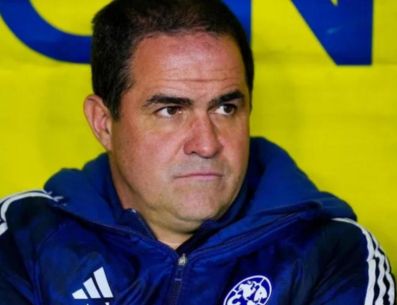 André Jardine es el primer entrenador en lograr un tricampeonato en la era de los torneos cortos. IMAGO7/ D.PADILLA
