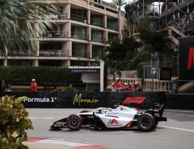 Noel León tuvo una salida impecable y administró la ventaja durante toda la competencia para cruzar la meta en primer lugar en la carrera sprint en Mónaco. AFP / E. Alonso