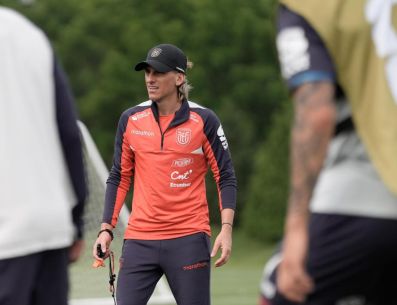 Sebastián Beccacece durante un entrenamiento en Columbus previo al inicio de la participación de Ecuador en el Mundial 2026. EFE / Enrique González / FEF