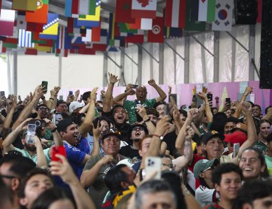 Aficionados disfrutan el partido de Japón contra Países Bajos en el Public Viewing de Zapopan. EL INFORMADOR / J. ACOSTA