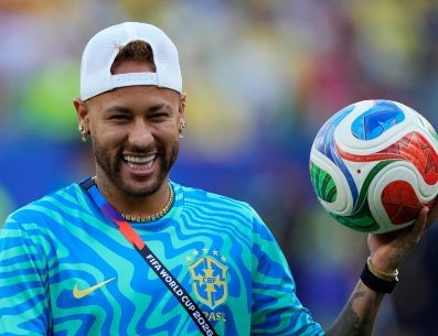 Neymar, de Brasil, sonríe antes del partido de la selección de su país ante Marruecos en el Mundial. AP / ARCHIVO