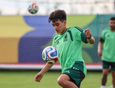 Gilberto Mora se enfoca en disfrutar el presente y responder dentro de la cancha tras convertirse en el jugador más joven en debutar en una Copa del Mundo. EL INFORMADOR/ A. NAVARRO.