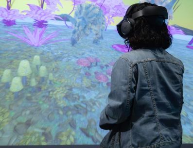 “Desierto recordado”, del artista regiomontano Isaías Herrera, invita al visitante a recorrer cuatro momentos de la historia del noreste mexicano mediante realidad virtual. CORTESÍA