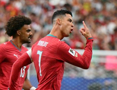 CR7 anota al inicio del partido vs Uzbekistán y amplía su récord de anotaciones en Mundiales. EFE / S. Wasson