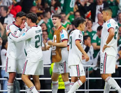 El Tri logró subir cuatro peldaños en el escalafón para ubicarse oficialmente en el Top 10, acumulando un total de 1736.01 puntos. Imago7 / ARCHIVO