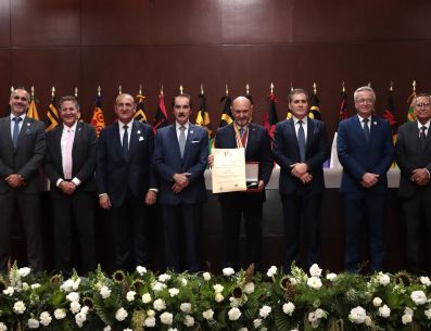 En el evento estuvieron presentes el alcalde de Zapopan, Juan José Frangie; el vicerrector administrativo de la UAG, Juan Carlos Leaño del Castillo, y los ex futbolistas Fernando Hierro y Oswaldo Sánchez. CORTESÍA/UAG