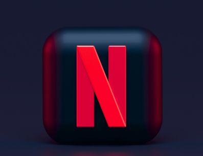Descubre la lista completa de películas y series que abandonan Netflix en julio de 2026. Organiza tu tiempo y disfruta de estas joyas del entretenimiento antes de que desaparezcan para siempre de tu pantalla. Unsplash