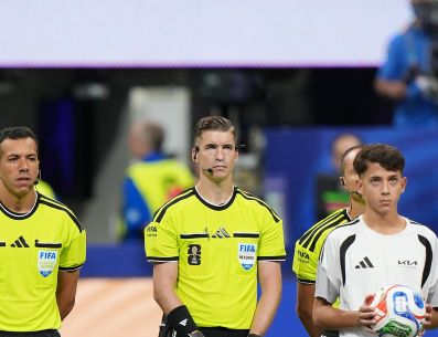 El diario deportivo egipcio Kingfut situó el foco de la indignación en el VAR del Argentina vs Egipto. EFE/ A. BOAL
