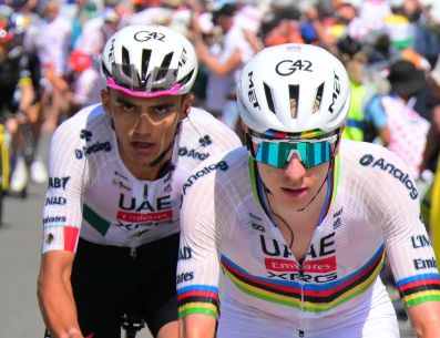 El esloveno Tadej Pogacar (UAE) quedó el primer lugar de la etapa seis con un tiempo de cuatro horas con 32 minutos, seguido por Jonas Vingegaard (4h con 34') y Del Toro (4h con 35'). EFE / B. Papon