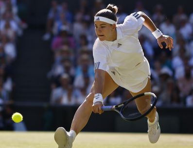 Semanas atrás logró el torneo de Berlín en hierba y saldrá séptima del ranking WTA tras la victoria en Londres. EFE / T. Akmen