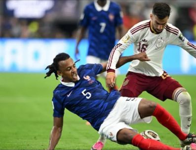 España, con su identidad futbolística más clara que nunca, celebró un paso más hacia la segunda estrella, que solo está a una victoria de distancia. EFE / A. Peña
