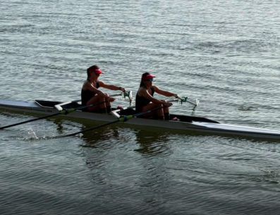 Melissa Márquez y Aylin Ibarra al conquistar la prueba de doble remo corto ligero (LW2x). X / @conadeoficial