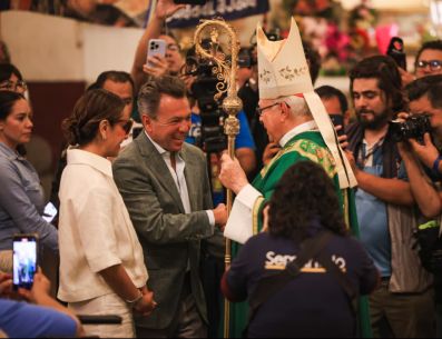 Desde la Catedral de Guadalajara, Pablo Lemus anunció una reunión con madres buscadoras; el cardenal pidió agilizar las búsquedas. EL INFORMADOR/ J. ACOSTA.