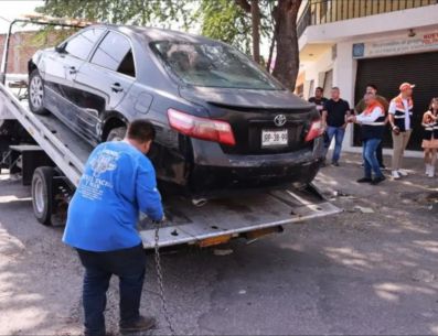 Guadalajara incrementó la capacidad operativa para retirar unidades en desuso; actualmente se eliminan en promedio ocho vehículos diarios. CORTESÍA.