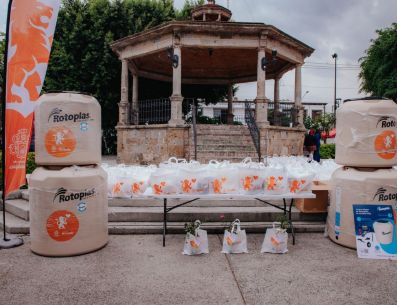 Recientemente, el Gobierno de Jalisco se sumó a esta estrategia mediante un esquema peso a peso para ampliar el alcance de los apoyos a las familias tapatías. ESPECIAL/Gobierno de Guadalajara