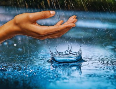 A partir de las 17:00 horas, la probabilidad de lluvia aumentará de manera drástica, superando el 60 por ciento de certeza en diversas zonas. ESPECIAL / CANVA