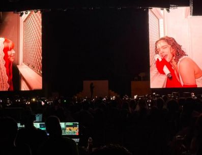 Yeri Mua se robó el show durante el concierto de Rosalía en la Arena VFG de Guadalajara. En el segmento del confesionario, la influencer relató una tóxica historia de amor que dejó a la cantante española y al público completamente atónitos. EL INFORMADOR/H. Navarro
