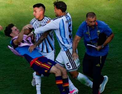 Las disposiciones forman parte de las medidas adoptadas por la FIFA después del análisis de los casos relacionados con incidentes ocurridos durante la Copa Mundial 2026. AP / ARCHIVO