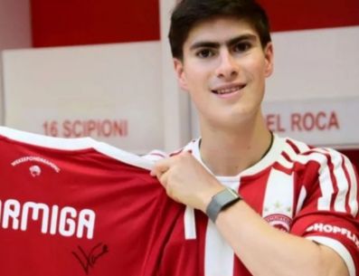 Armando “Hormiga” González se convierte en el tercer fichaje más caro en la historia del Olympiacos tras su salida de Chivas. IG/@olympiacosfc.