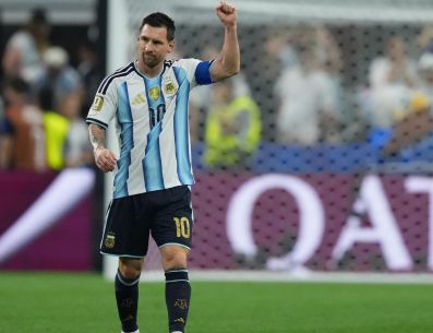 "Gracias Dios por hacerme argentino", dice Lionel Messi al anunciar su retiro de la Selección albiceleste. EFE / ARCHIVO