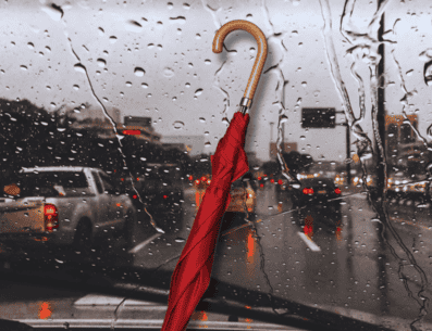 Los modelos meteorológicos indican que las precipitaciones, de ligeras a moderadas, comenzarán a registrarse a partir de las 15:00 horas. ESPECIAL / CANVA