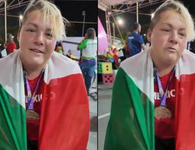 Con medalla de oro en el cuello, Rosa María Guerrero celebró el récord. ESPECIAL / X@COPAME
