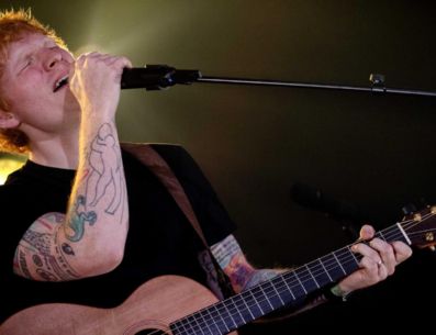 Sheeran también indicó que esta semana ha tenido que "tomar decisiones difíciles, estoy cometiendo errores, y lo siento muchísimo". EFE/S. Konning
