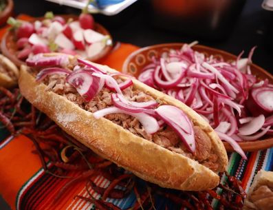 El Día Municipal de la Torta Ahogada fue autorizado por el Cabildo de Guadalajara en 2022 y desde entonces se ha realizado de manera ininterrumpida. ESPECIAL/Ayuntamiento de Guadalajara