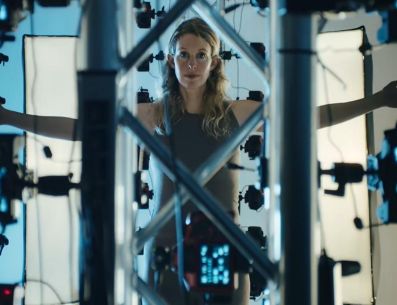 En un mes, llega a las salas de cines de todo el mundo la historia de Elizabeth Holmes a días de haber sido capturada por su participación en Theranos. ESPECIAL / YouTube A24