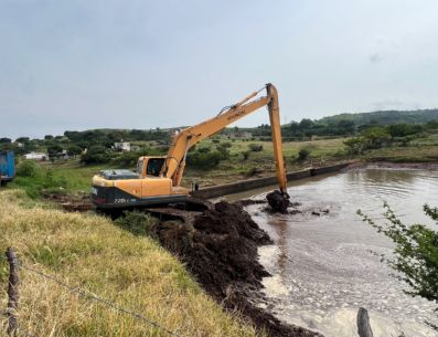 La Comisión Estatal del Agua arrancó con los trabajos luego de las inundaciones que afectaron a más de 100 viviendas en Zapotlanejo. CORTESÍA/Gestión del Territorio Jalisco