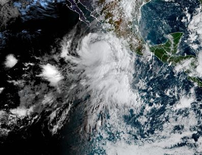 Además del pronóstico de lluvias fuertes a muy fuertes, se esperan fuertes vientos y oleaje alto en las costas de Jalisco por "Rachel". EFE/NOAA-NHC