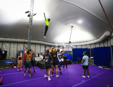 Detrás de las funciones de “ECHO”, Cirque du Soleil mantiene una pequeña ciudad en funcionamiento. EL INFORMADOR/J. Acosta