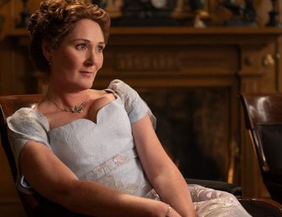 Por el momento se desconoce quién integrará el reparto y si Ruth Gemmell, quien da vida a la matriarca en la adaptación televisiva de las novelas, retomará su papel. ESPECIAL/X/ @netflix
