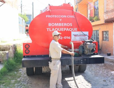 Tanto Tlaquepaque como Tonalá organizaron un despliegue de pipas y cisternas que estarán surtiendo de agua de calidad a los habitantes que la soliciten. CORTESÍA