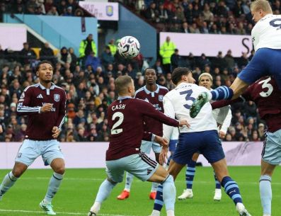 Pese a la derrota, el club del norte de Inglaterra, amenazado con duras sanciones en un caso de fraude financiero, conserva el liderato de la Premier League con 21 puntos. AFP / D. Staples